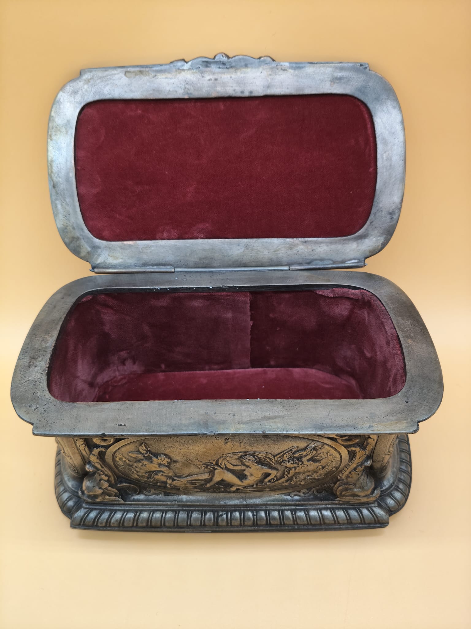 Vintage Embossed Jewelry Box | Elegant Decorative Container