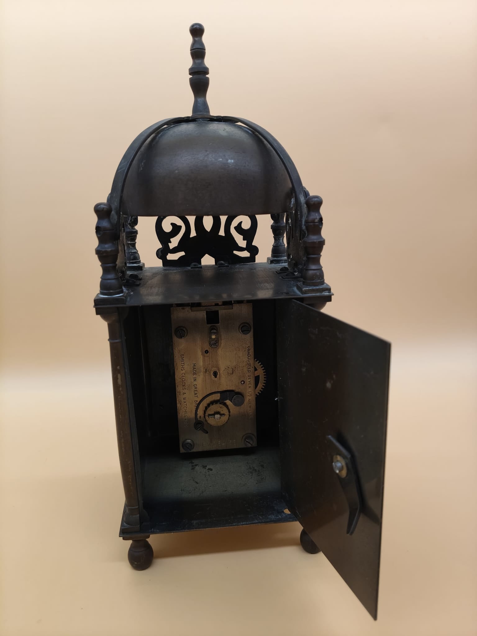 Reloj antiguo de sobremesa Smiths en latón – Inglaterra, c. 1900 – Con llaves originales